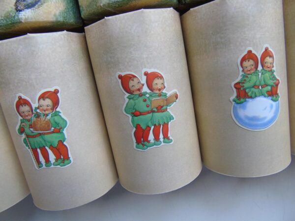 Elves Christmas Crackers - Image 4