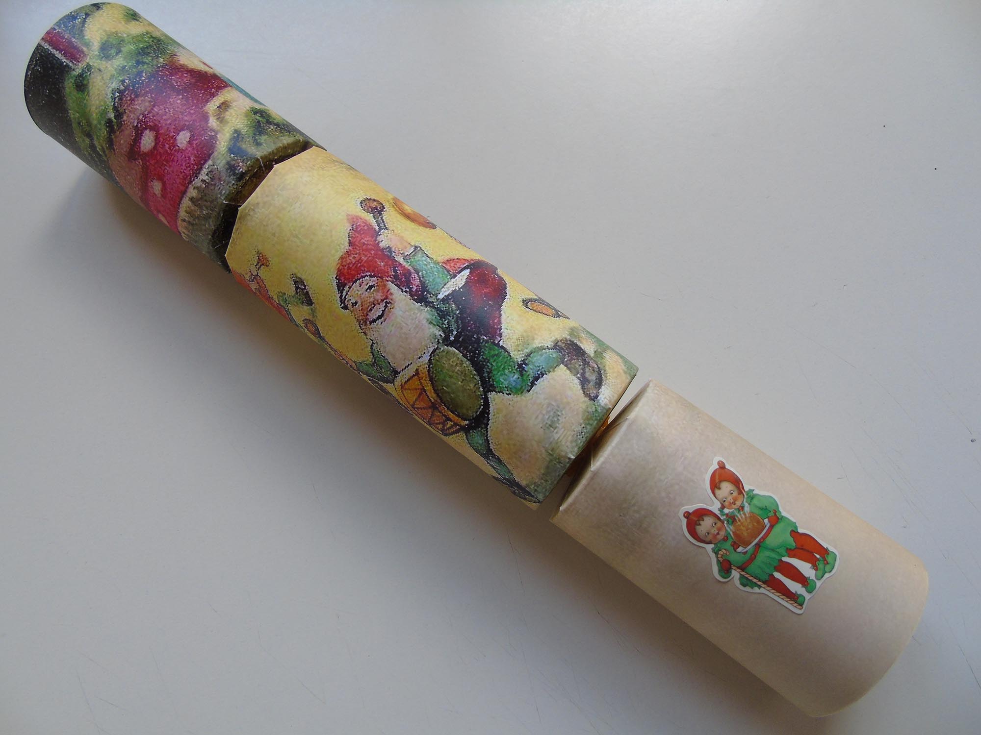 Elves Christmas Crackers - Image 5