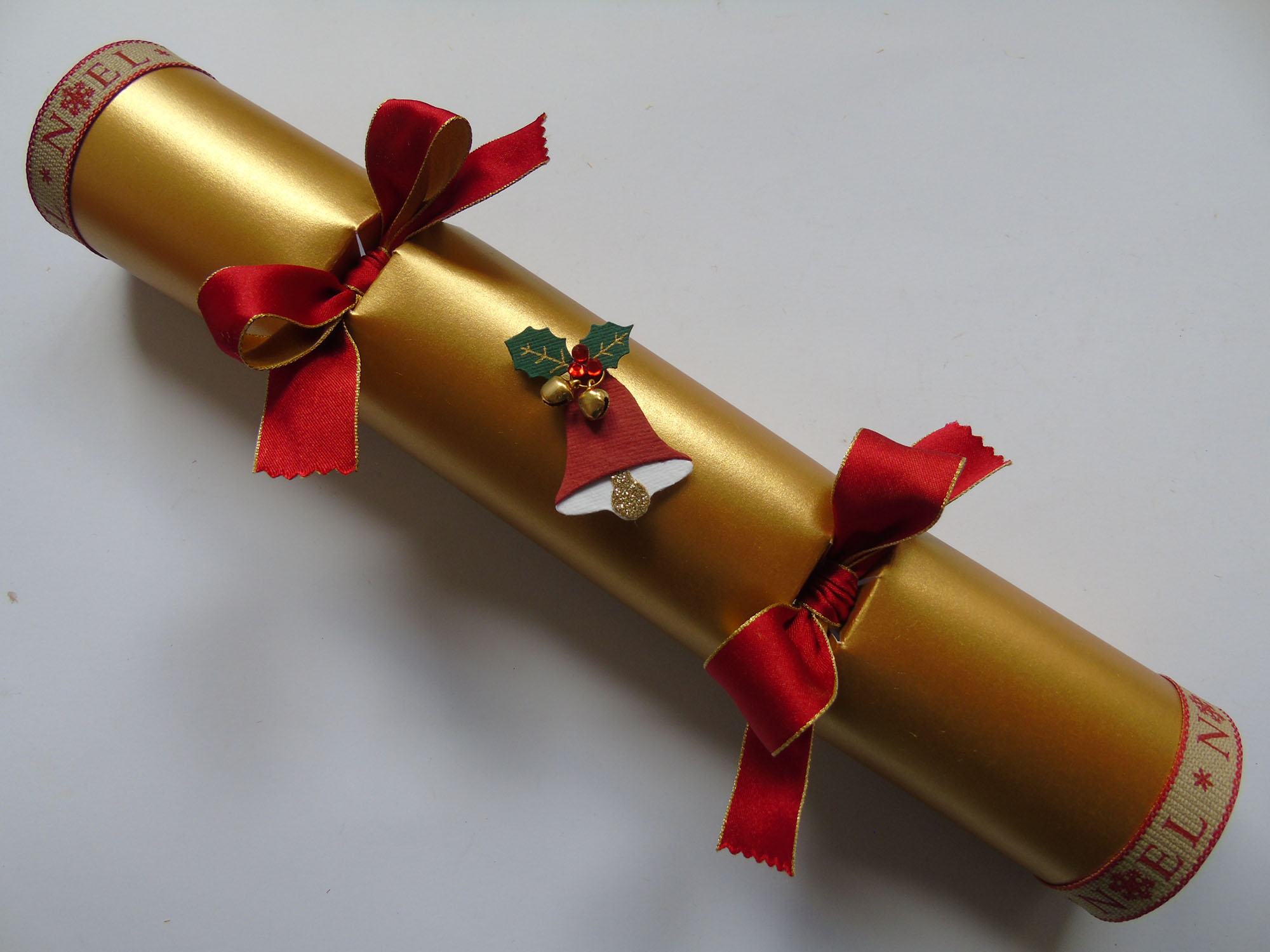 Festive Christmas Crackers - Image 4