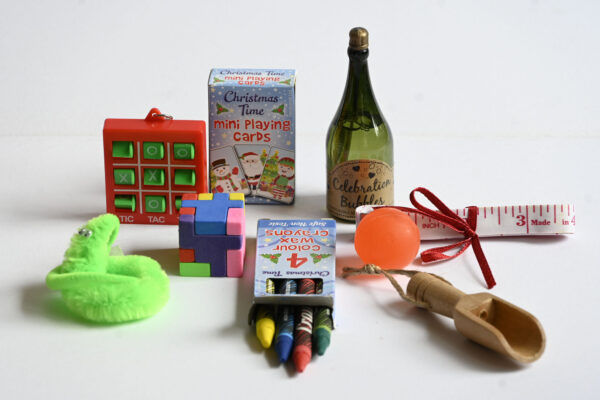 Post Box Christmas Crackers - Image 3