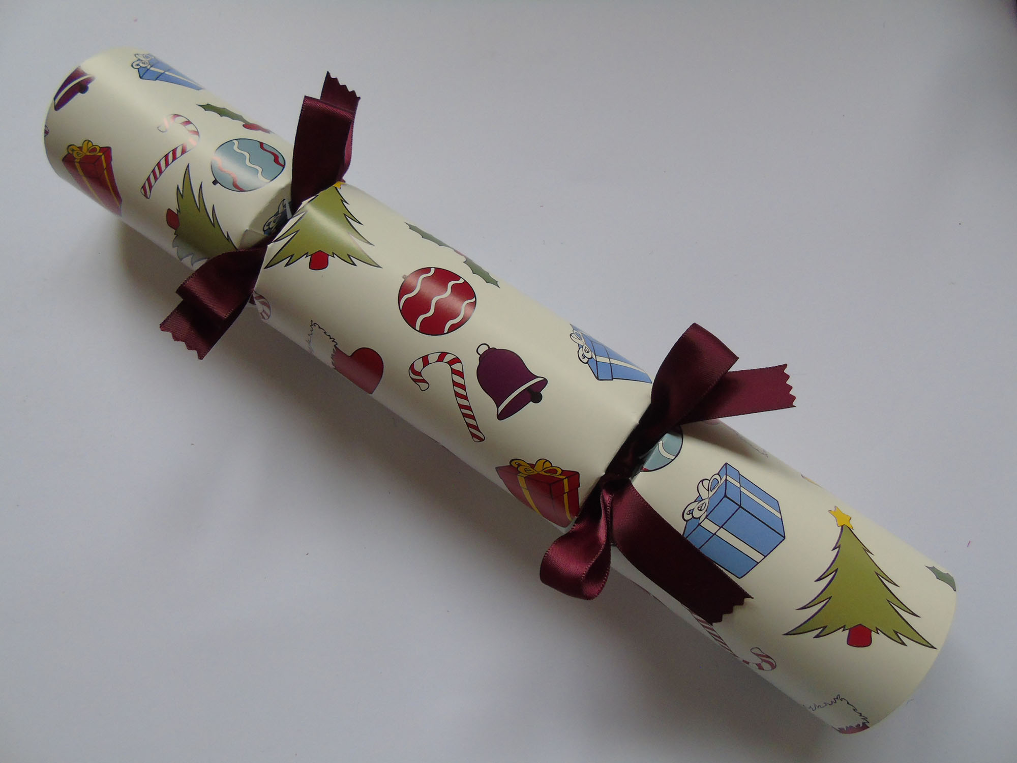 Gift Box Christmas Crackers - Image 3