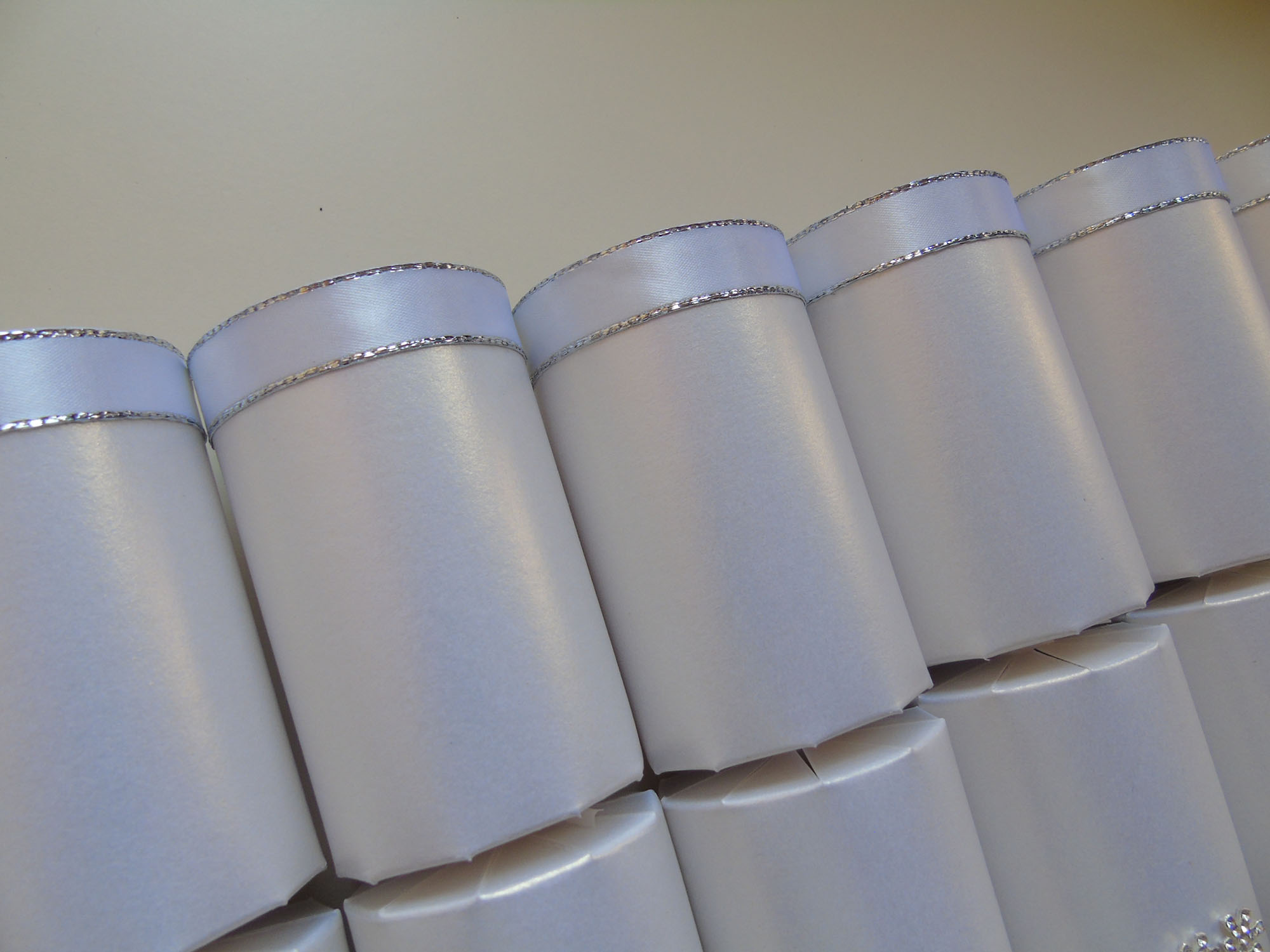 Silver Beresford ribbon on the handles