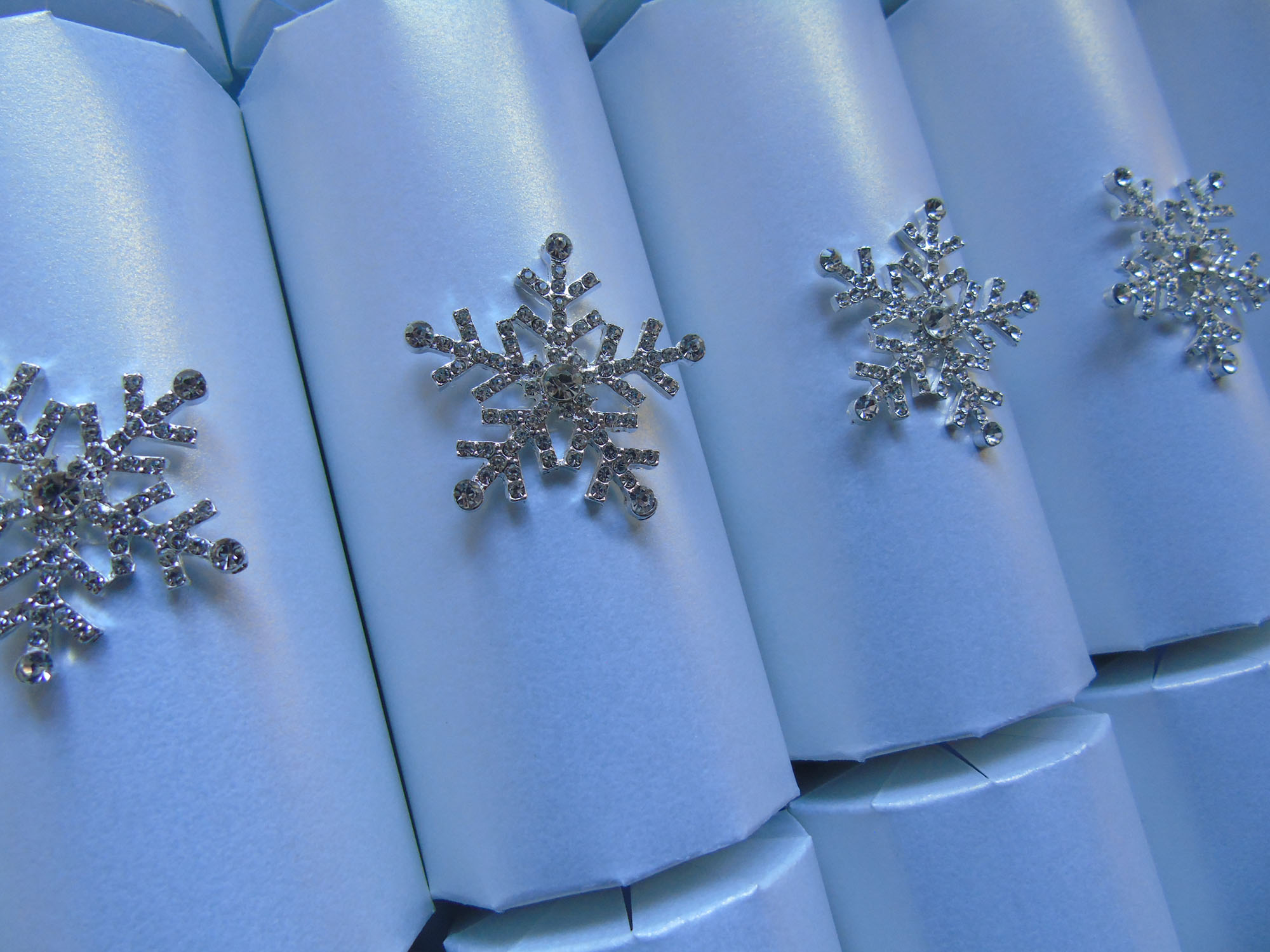 Snowflake Christmas Crackers - Image 2
