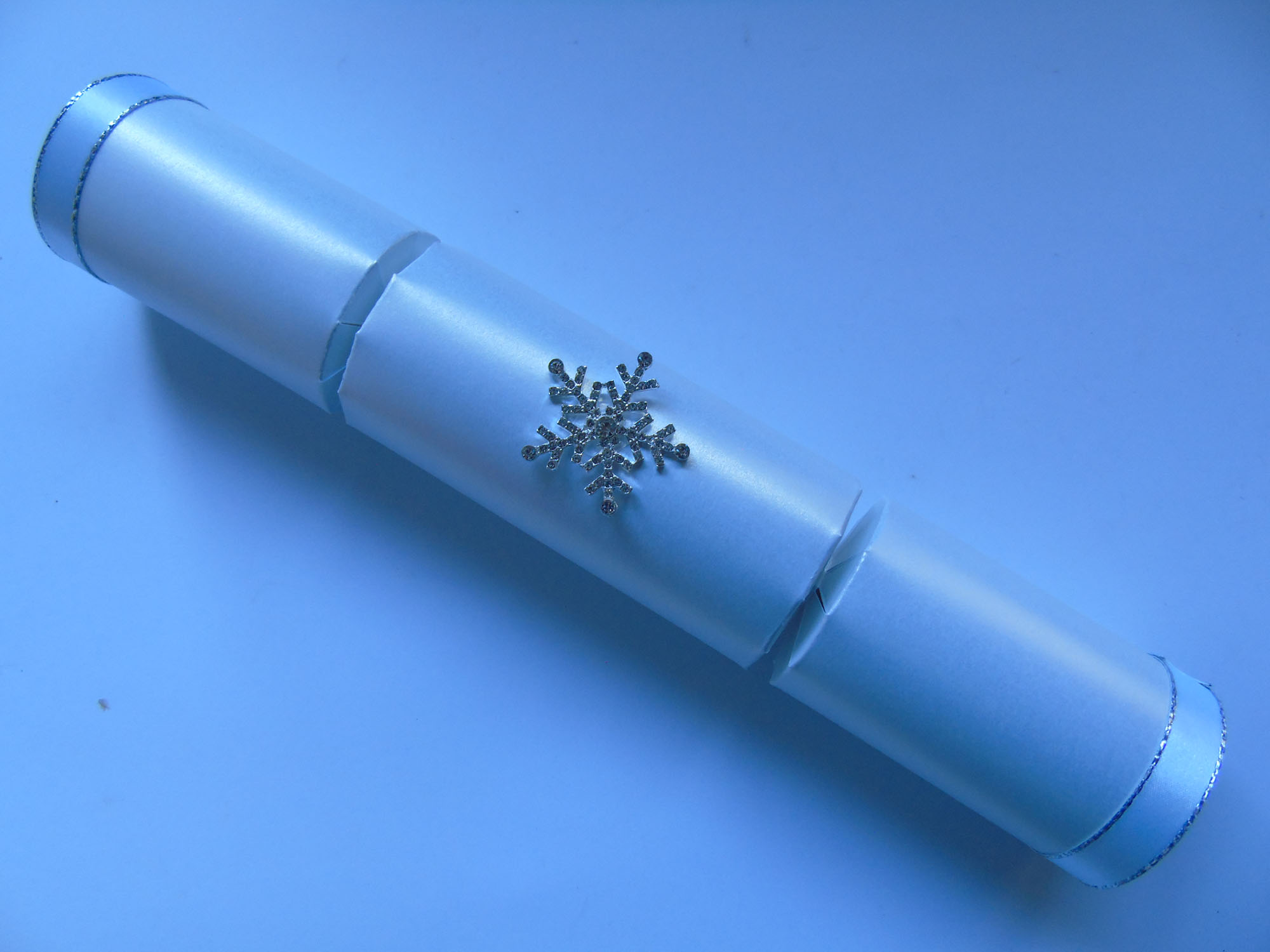 Snowflake Christmas Crackers - Image 4