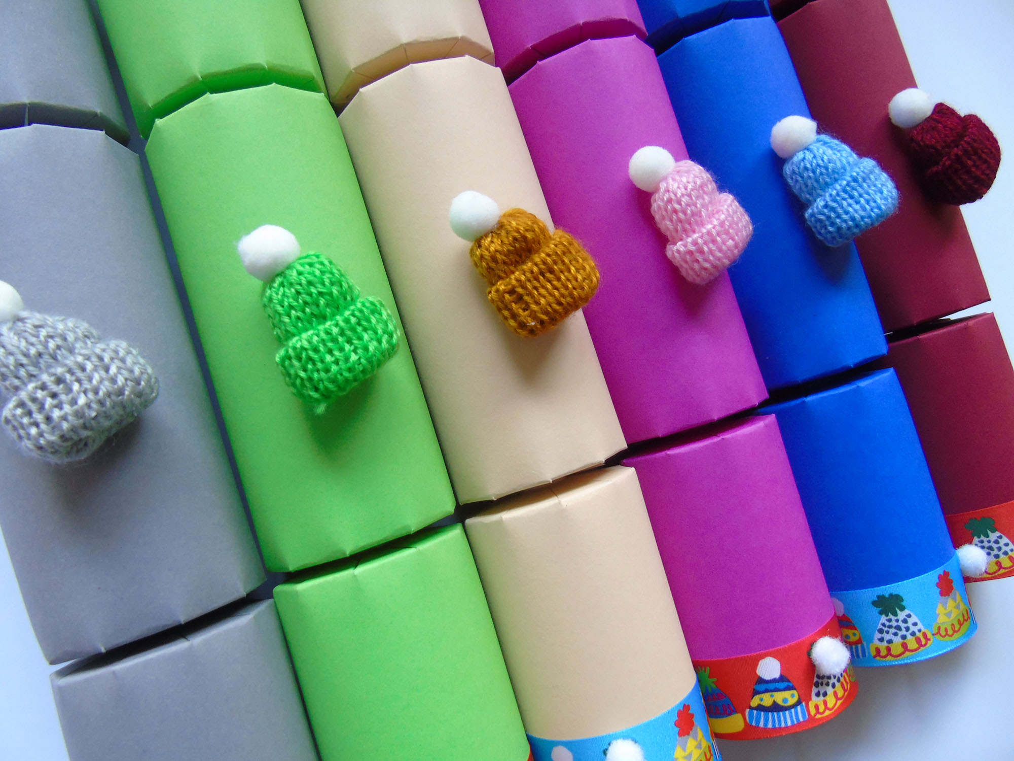 Bobble Hat Fill Your Own Christmas Crackers - Image 2