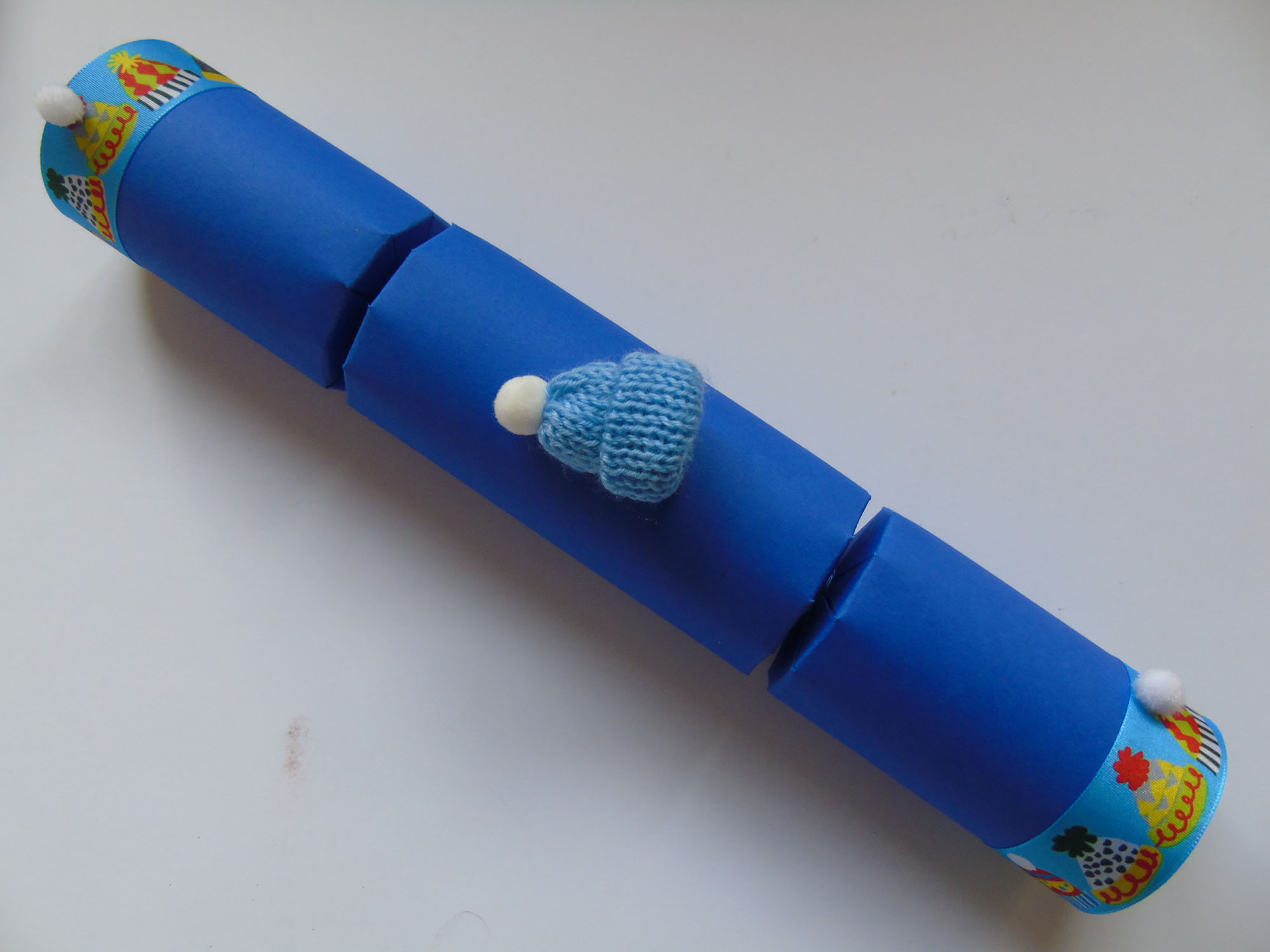 Bobble Hat Fill Your Own Christmas Crackers - Image 5