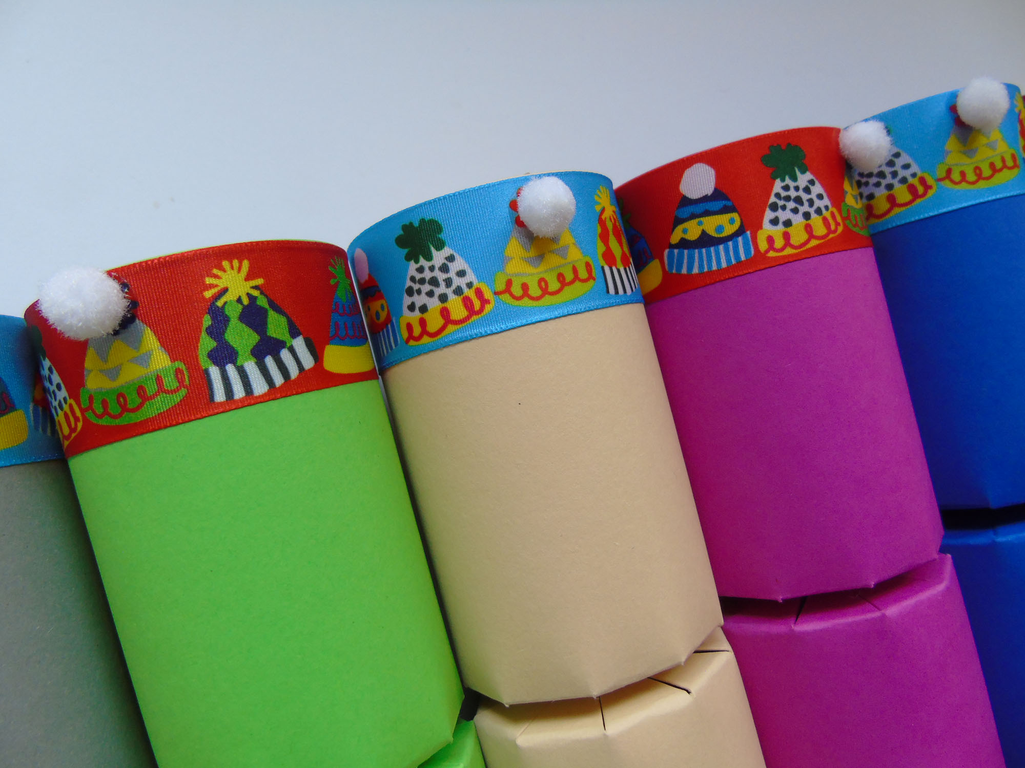 Bobble Hat Fill Your Own Christmas Crackers - Image 3