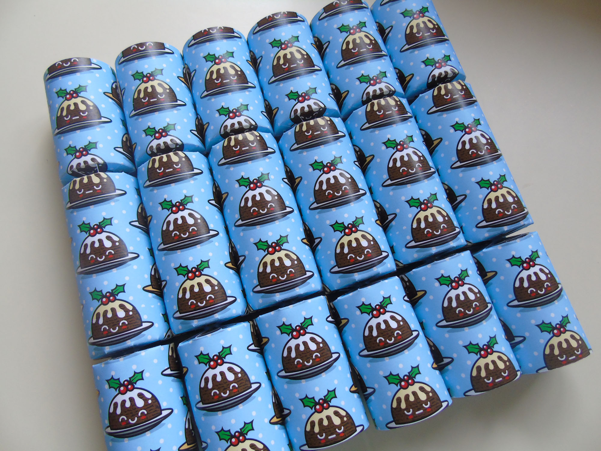 Six Christmas Pudding Christmas Crackers